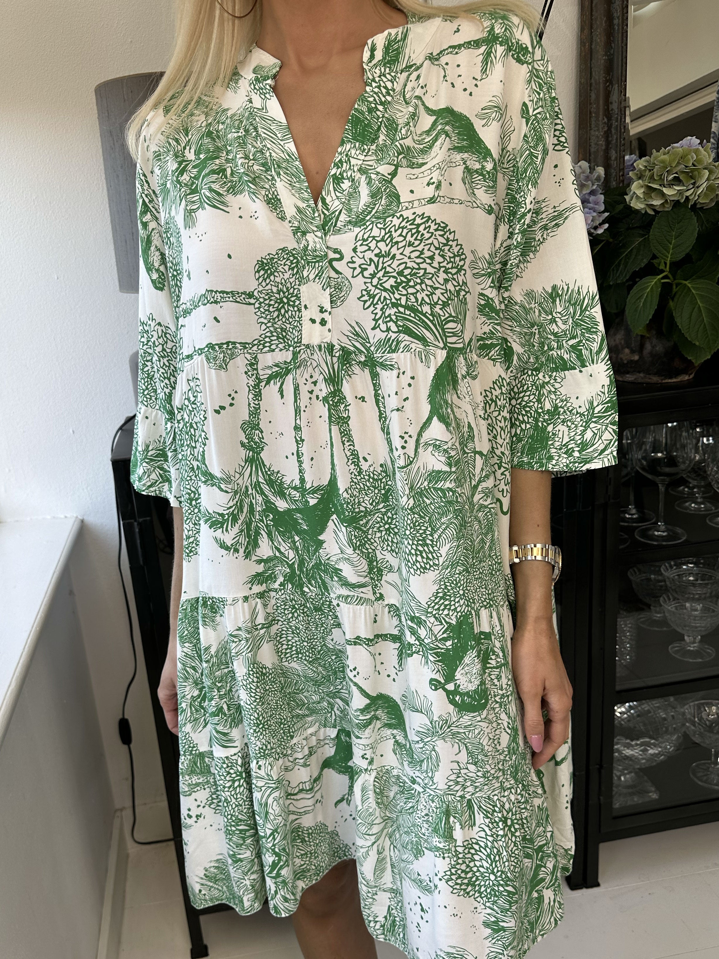 Abbie - Sød kjole med junglemotiv